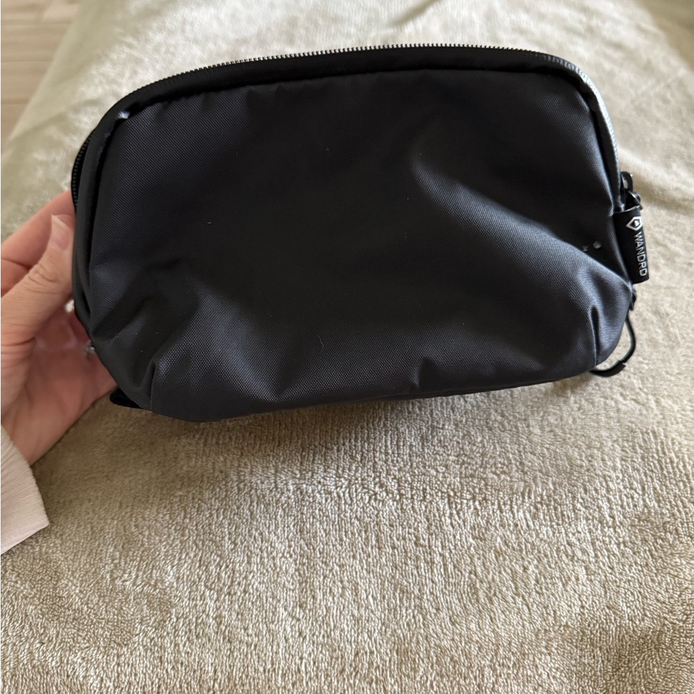 Wandro Black Toiletry Bag